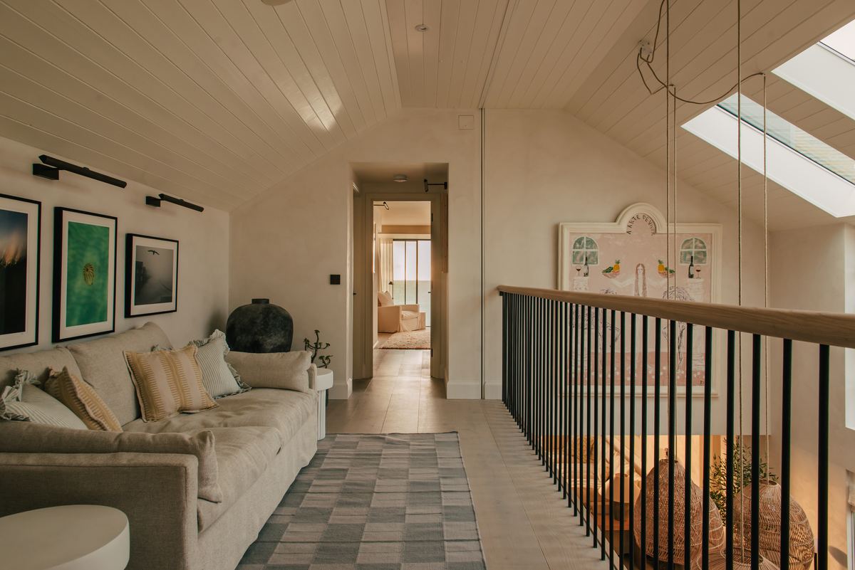 Galleried landing above the living room