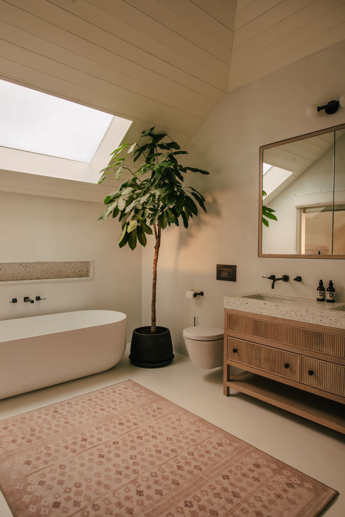 Freestanding bath beneath a skylight